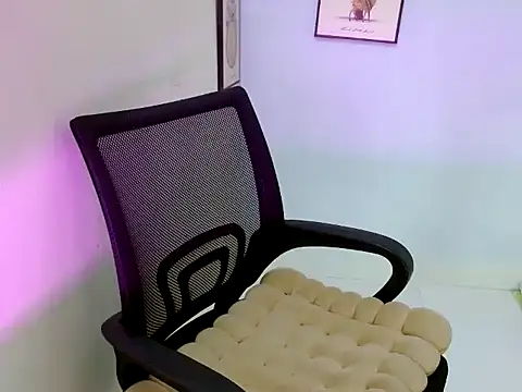 Snapshot of Boora2025 chatting on 11-19-25, 04:12 Boora2025 online show from 11-19-25, 04:12