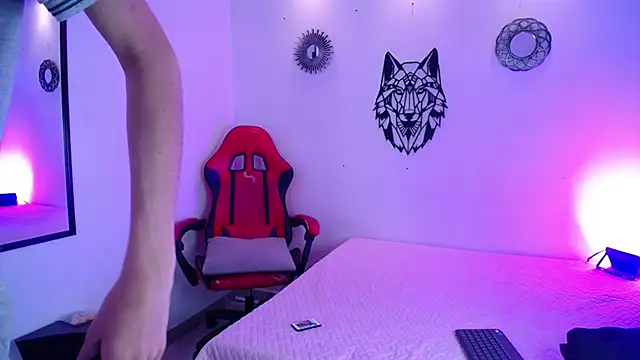 Snapshot of Emo_Boy_ chatting on 01-07-26, 12:40 Emo Boy online show from 01-07-26, 12:40