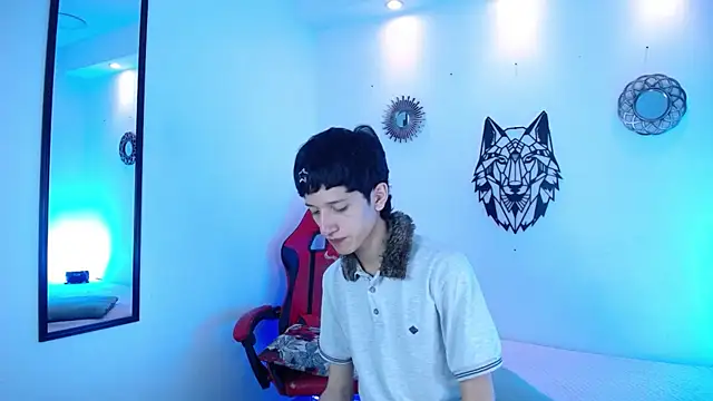 Snapshot of Emo_Boy_ chatting on 01-08-26, 08:33 Emo Boy online show from 01-08-26, 08:33