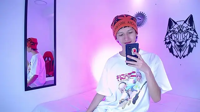 Snapshot of Emo_Boy_ chatting on 01-15-26, 12:43 Emo Boy online show from 01-15-26, 12:43