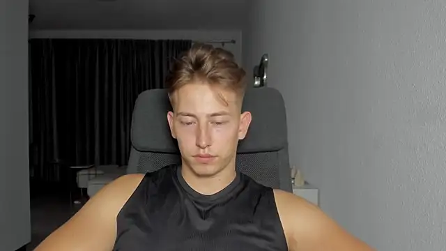 Snapshot of find0m_master chatting on 10-15-25, 08:20 find0m master online show from 10-15-25, 08:20