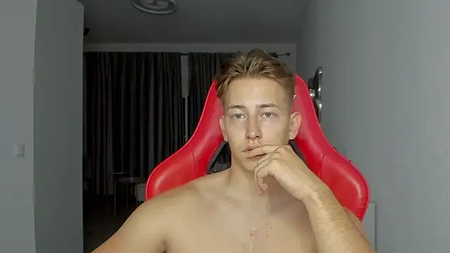 Snapshot of find0m_master chatting on 10-20-25, 11:38 find0m master online show from 10-20-25, 11:38