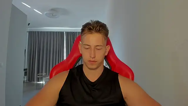 Snapshot of find0m_master chatting on 10-29-25, 04:20 find0m master online show from 10-29-25, 04:20