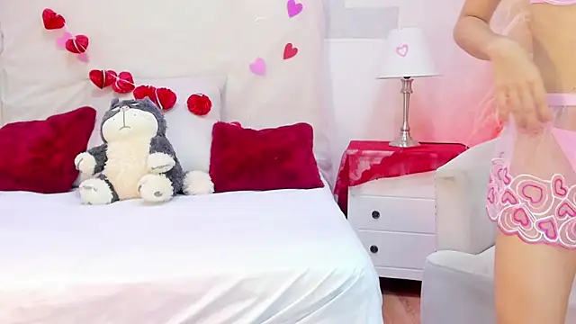 Sara Collinss  online show from 02-14-26, 12:02