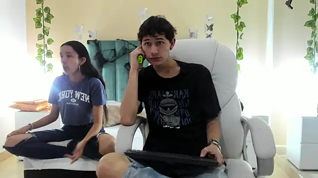 Snapshot of Taylor_and_exidt chatting on 10-16-25, 12:39 Taylor and exidt online show from 10-16-25, 12:39