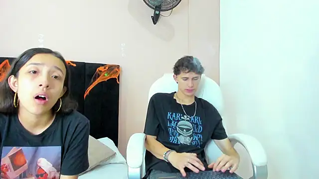 Snapshot of Taylor_and_exidt chatting on 10-20-25, 01:00 Taylor and exidt online show from 10-20-25, 01:00
