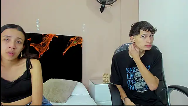 Snapshot of Taylor_and_exidt chatting on 10-21-25, 01:01 Taylor and exidt online show from 10-21-25, 01:01