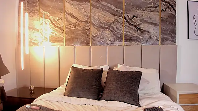 Isabella LaRue online show from 10-08-25, 07:22