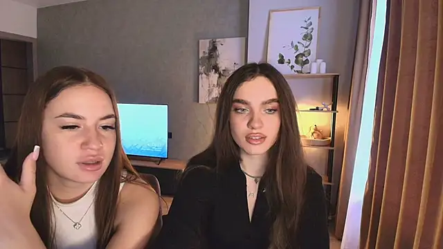 MayaGlow online show from 11-30-25, 05:22