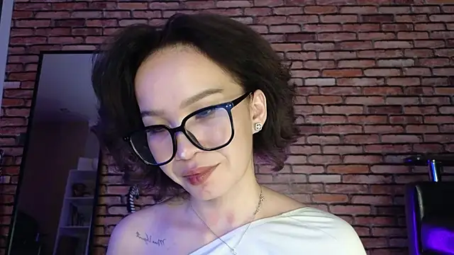 saya li1 online show from 10-21-25, 09:04