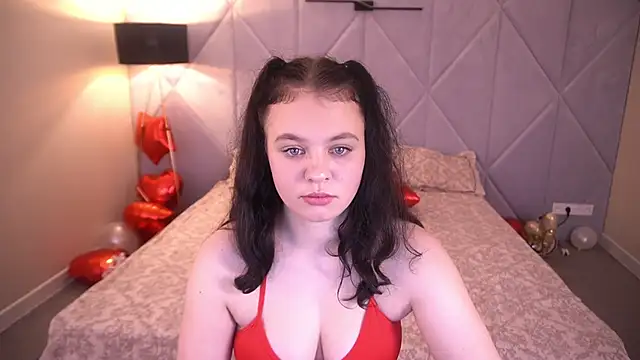 SnowWhiti online show from 02-13-26, 08:05