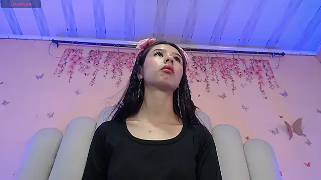 SweetRenata  online show from 11-05-25, 12:05