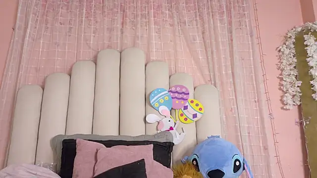 SweetRenata  online show from 04-17-26, 12:41