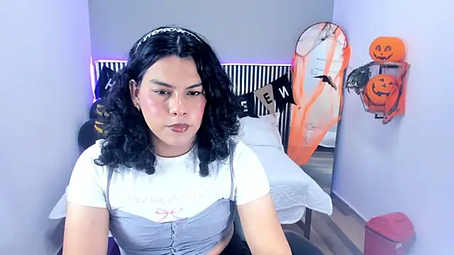 Snapshot of Little_Alli chatting on 10-29-25, 08:32 Little Alli online show from 10-29-25, 08:32