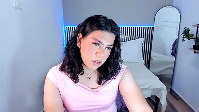 Snapshot of Little_Alli chatting on 11-23-25, 07:02 Little Alli online show from 11-23-25, 07:02