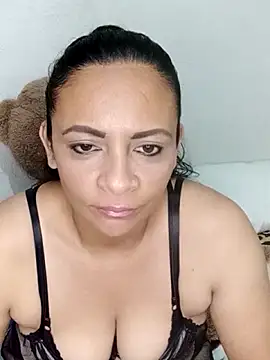 Snapshot of Gema__8 chatting on 10-15-25, 02:11 Gema  8 online show from 10-15-25, 02:11
