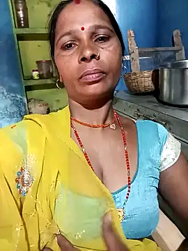 Snapshot of Rt_shreya chatting on 10-10-25, 02:32 Rt shreya online show from 10-10-25, 02:32