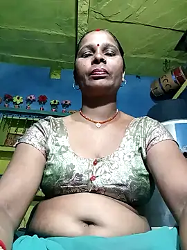 Snapshot of Rt_shreya chatting on 10-13-25, 03:56 Rt shreya online show from 10-13-25, 03:56