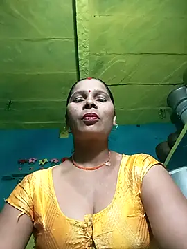 Snapshot of Rt_shreya chatting on 10-25-25, 04:57 Rt shreya online show from 10-25-25, 04:57