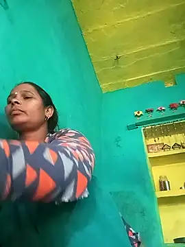 Snapshot of Rt_shreya chatting on 11-24-25, 03:39 Rt shreya online show from 11-24-25, 03:39