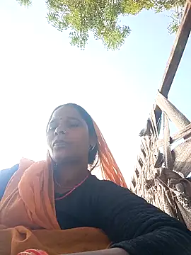 Snapshot of Rt_shreya chatting on 12-15-25, 04:17 Rt shreya online show from 12-15-25, 04:17