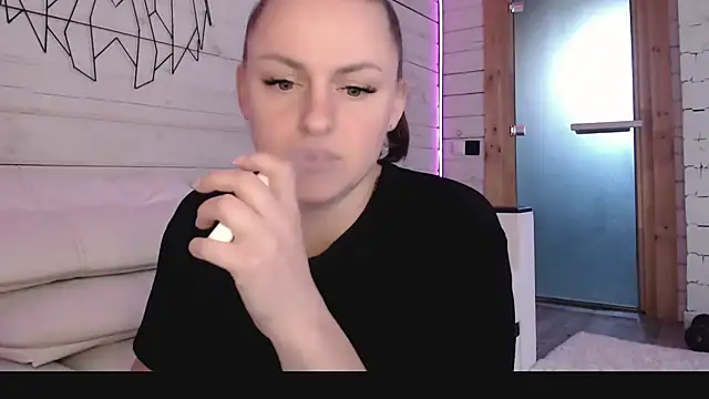 Snapshot of CandyBunie chatting on 01-14-26, 05:13 CandyBunie online show from 01-14-26, 05:13