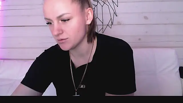 Snapshot of CandyBunie chatting on 01-17-26, 05:23 CandyBunie online show from 01-17-26, 05:23