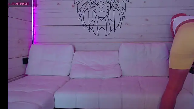 Snapshot of CandyBunie chatting on 02-13-26, 03:24 CandyBunie online show from 02-13-26, 03:24