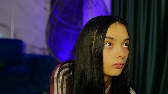 Snapshot of RachelRavee chatting on 10-11-25, 04:01 RachelRavee online show from 10-11-25, 04:01