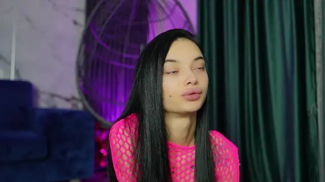 Snapshot of RachelRavee chatting on 10-14-25, 04:13 RachelRavee online show from 10-14-25, 04:13