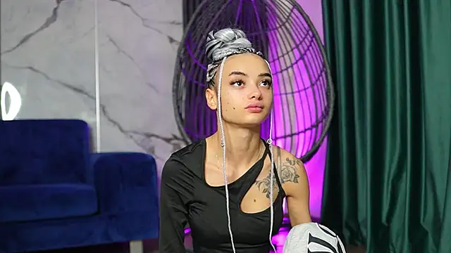 Snapshot of RachelRavee chatting on 10-27-25, 05:11 RachelRavee online show from 10-27-25, 05:11