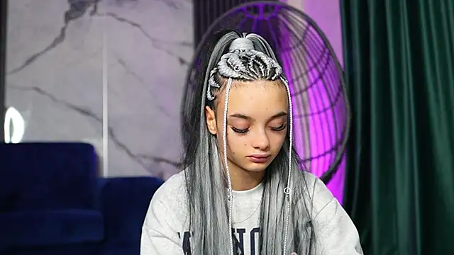 Snapshot of RachelRavee chatting on 10-28-25, 05:22 RachelRavee online show from 10-28-25, 05:22