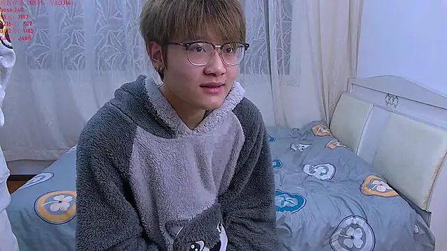 KK-cuteboy online show from 12-18-25, 10:10