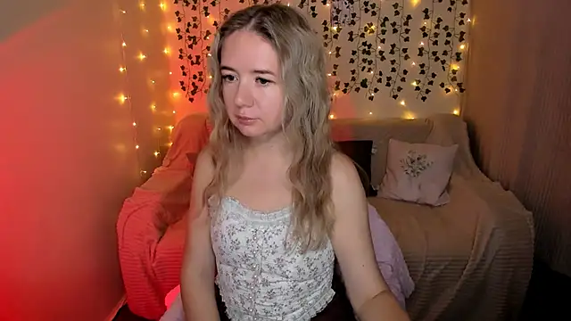 Evaa Braunn online show from 10-13-25, 02:33