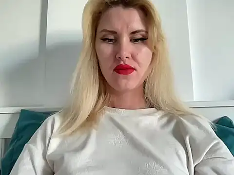 Snapshot of Ilymaris chatting on 02-22-26, 11:42 Ilymaris online show from 02-22-26, 11:42