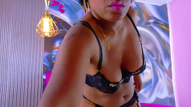 Snapshot of ChannelCroix chatting on 11-15-25, 07:43 ChannelCroix online show from 11-15-25, 07:43