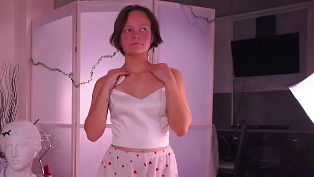 VeliaRogoff online show from 10-27-25, 12:53