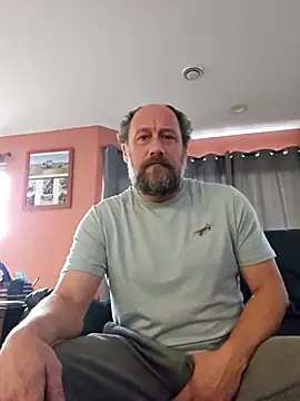 Snapshot of akstr8 chatting on 10-15-25, 06:41 akstr8 online show from 10-15-25, 06:41