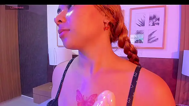 Snapshot of charlotte_rea chatting on 10-11-25, 03:50 charlotte rea online show from 10-11-25, 03:50