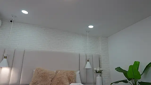 nina gb online show from 04-15-26, 07:43