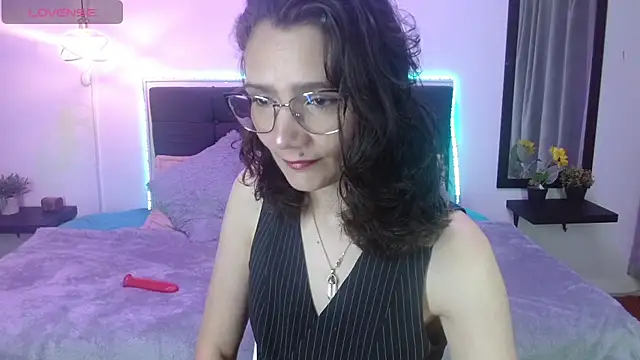 Dafne xx  online show from 10-17-25, 01:25