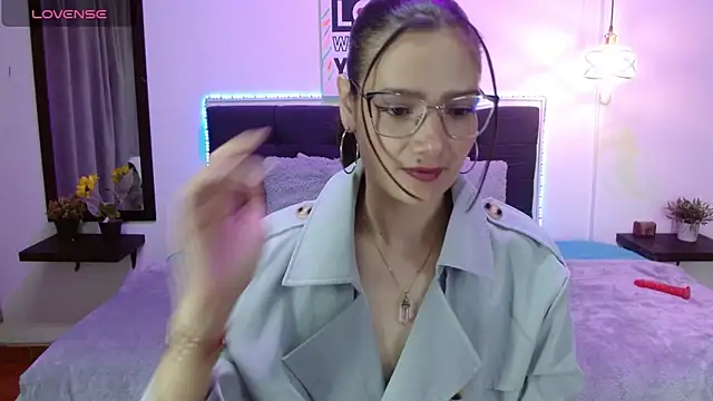 Dafne xx  online show from 10-22-25, 01:44