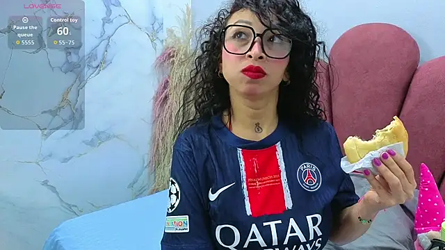 Snapshot of CHIARAJJONES chatting on 11-26-25, 01:45 CHIARAJJONES online show from 11-26-25, 01:45