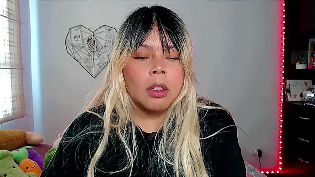 EllieMoonX online show from 11-17-25, 03:07