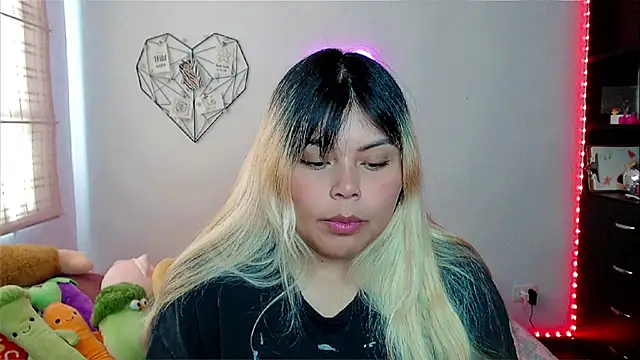 EllieMoonX online show from 11-29-25, 04:54