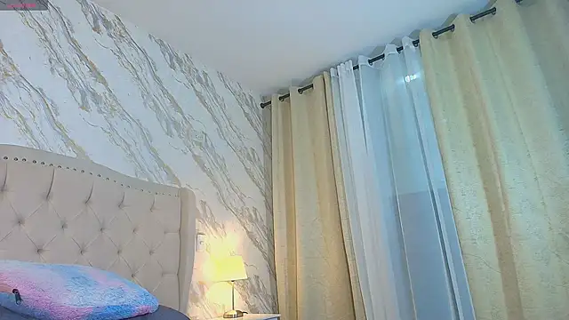 Snapshot of shanell-hott chatting on 10-12-25, 06:34 shanell-hott online show from 10-12-25, 06:34