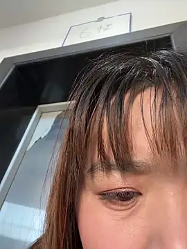 weiww1995 online show from 12-21-25, 03:57