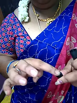 Snapshot of sweetrevathi chatting on 10-17-25, 04:42 sweetrevathi online show from 10-17-25, 04:42