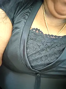 Snapshot of sweetrevathi chatting on 10-25-25, 09:17 sweetrevathi online show from 10-25-25, 09:17