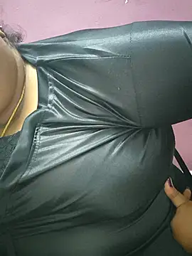 Snapshot of sweetrevathi chatting on 11-03-25, 04:52 sweetrevathi online show from 11-03-25, 04:52